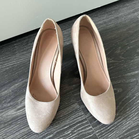 Steve Madden Nude / Taupe Suede Heels Sz 8.5 - Picture 4 of 6